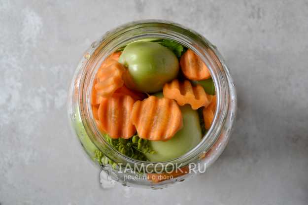 Зелёные помидоры с морковью и чесноком | Как приготовить на manikyrsha.ru