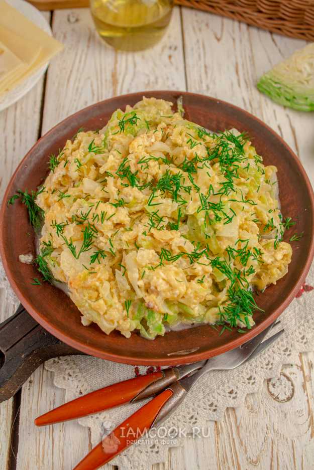 Жареная капуста с яйцом на сковороде - рецепт с фото пошагово