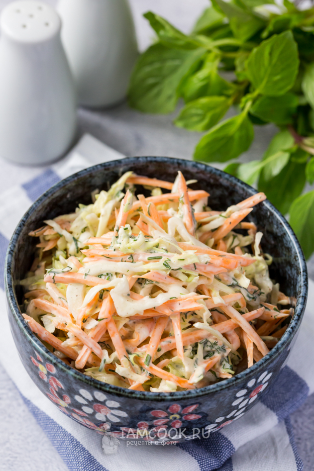 Салат из капусты с морковью и майонезом