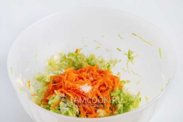Сочный салат из молодой капусты с заправкой из уксуса