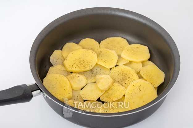 Тушёная мойва с картофелем
