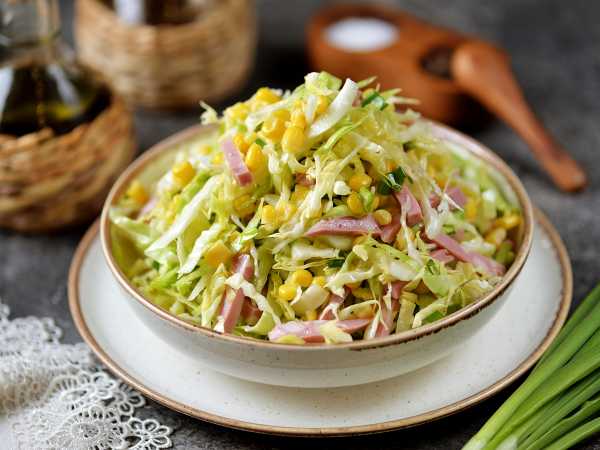 Салат из капусты с копченой колбасой – кулинарный рецепт