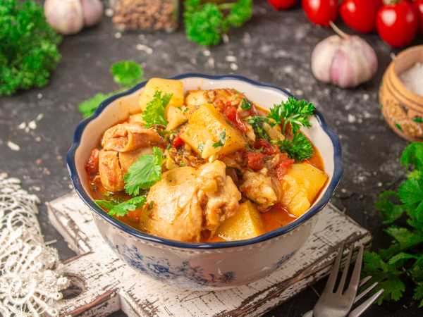Чахохбили из курицы с картошкой на сковороде — рецепт с фото пошагово