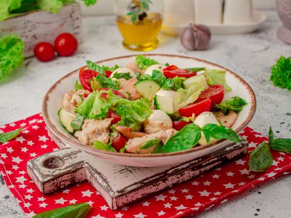 Салат «Красная шапочка» с помидорами черри — рецепт с фото пошагово