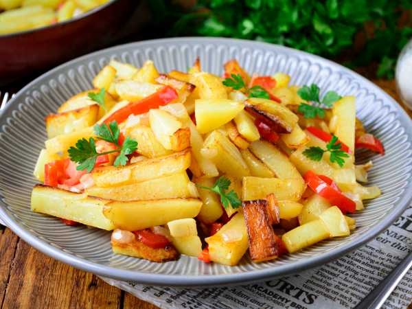 Картошка жареная на сковороде с луком: рецепт приготовления