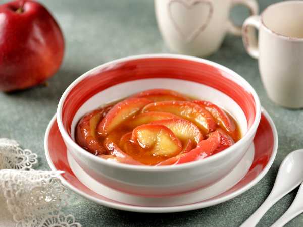 Жареные яблоки на сковороде с мороженым - рецепт от Гранд кулинара