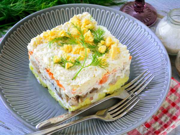 🥗 Рыбный салат «Мимоза» с консервированной скумбрией — рецепт для праздничного застолья!