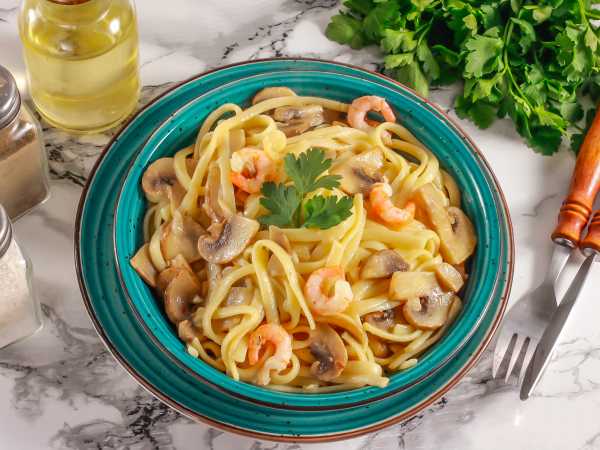 Вариант 1: Классическая рецептура спагетти с курицей в сливочном соусе
