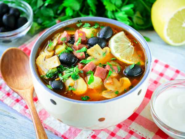 Солянка с маслинами, оливками, лимоном: как лучше приготовить этот суп
