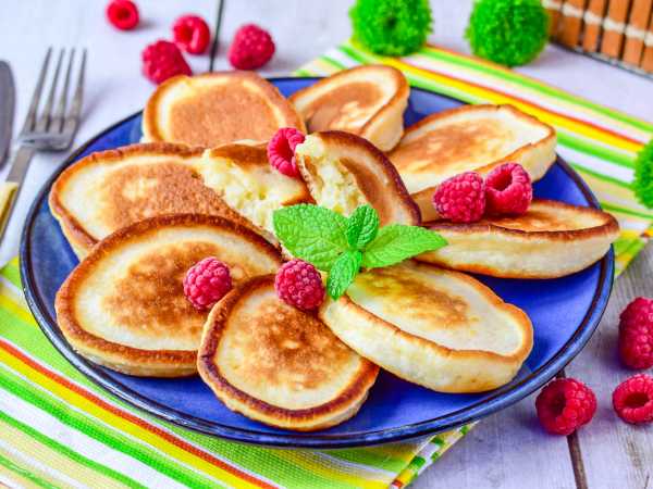 Пышные бисквитные оладьи без кефира — Кулинарные рецепты любящей жены