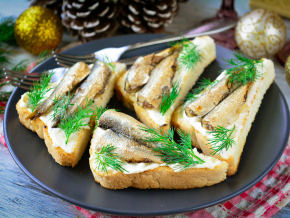 Бутерброды со шпротами на праздничный стол — простые и вкусные рецепты