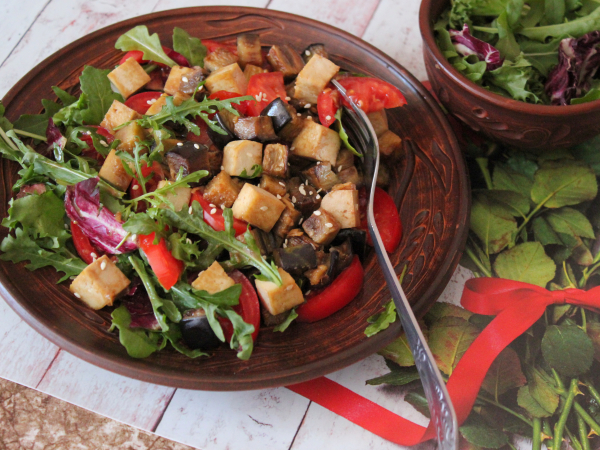 Салат из баклажанов с тофу, рецепт с фото