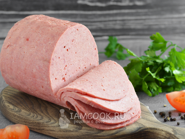 Домашняя вареная колбаса из свинины, говядины и языка