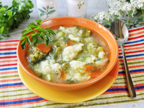 Куриный суп с горошком и сырными клецками: рецепт идеального блюда для обеда