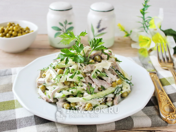 Салат с зеленым горошком и свежими огурцами - 10 пошаговых фото в рецепте