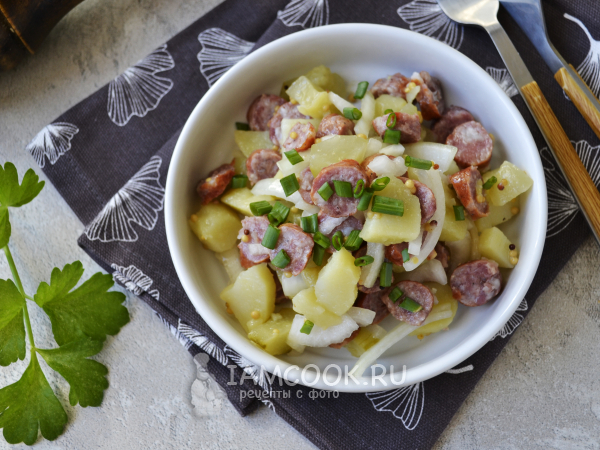 Баварский салат с охотничьими колбасками, рецепт с фото