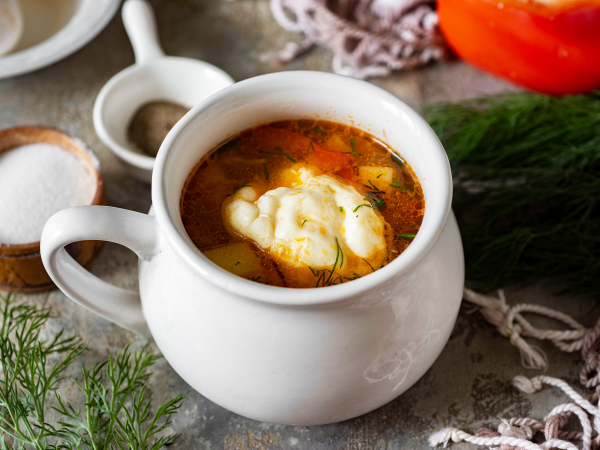 Яйни - традиционный армянский суп с курагой и говядиной