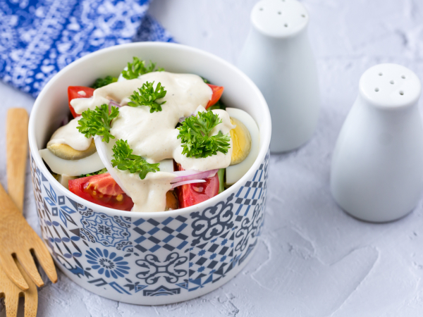 Салат из брокколи с яйцом и помидорами — рецепт с фото пошагово