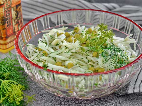 Простой салат из квашеной капусты с горошком – пошаговый рецепт приготовления с фото