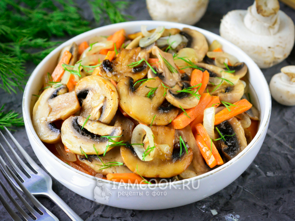 Рецепт: Жареные грибы со сметаной - С морковью и луком