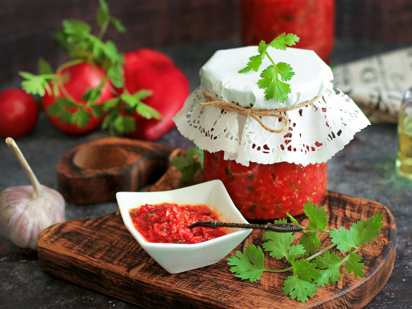 Аджика из помидоров, болгарского перца и чеснока – пошаговый рецепт приготовления с фото