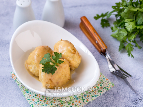 Куриные тефтели в сметанном соусе на сковороде, рецепт с фото