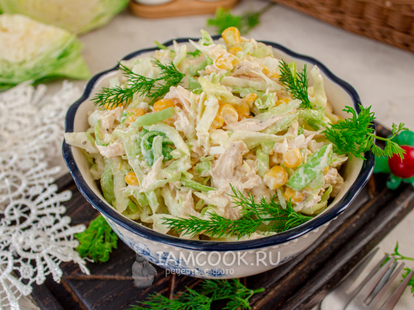 Салат из молодой капусты, кукурузы и куриного филе, рецепт с фото