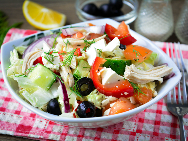 Греческий салат с пекинской капустой и курицей, рецепт с фото