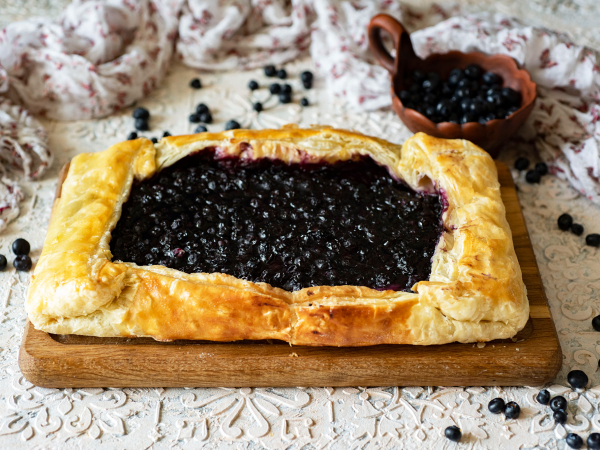Пирог с черникой из дрожжевого теста — рецепт с фото пошагово