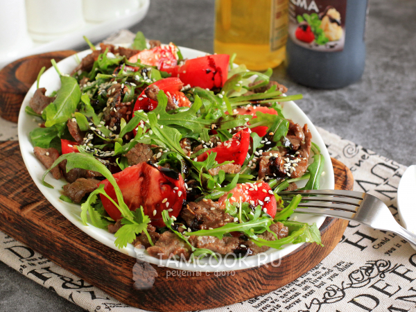 Теплый салат с говядиной и рукколой, рецепт с фото