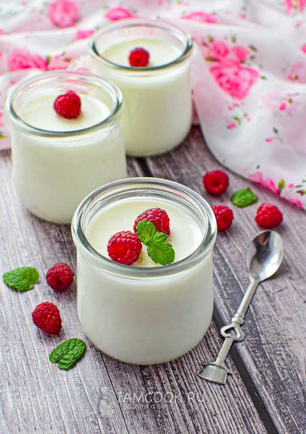 Йогурт с ягодами в мультиварке