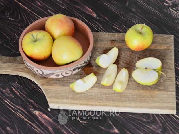 Как приготовить печёные яблочные дольки в духовке для малыша?