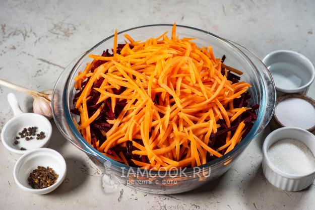 Pickled beets with carrots for the winter