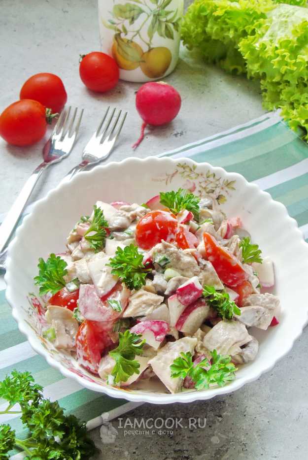 Салат фунчоза со свининой и овощами