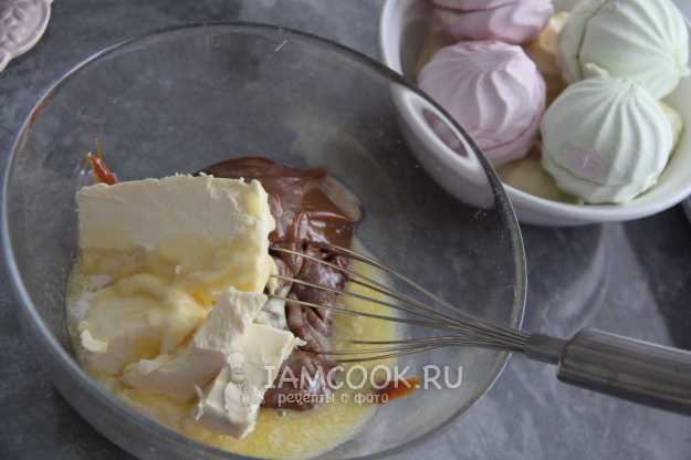 Торт-кекс с зефиром, бананом и варёной сгущёнкой