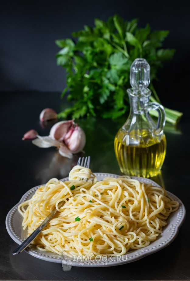 Макароны с помидорами, луком и чесноком – пошаговый рецепт приготовления с фото