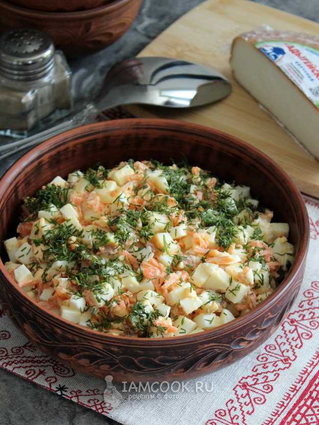 Салат Цезарь с курицей и адыгейским сыром