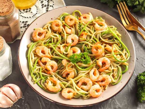 Рецепт от Гурмана: спагетти с морепродуктами и лисичками