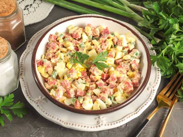 Вкусные рецепты салатов с колбасой: 32 рецепта