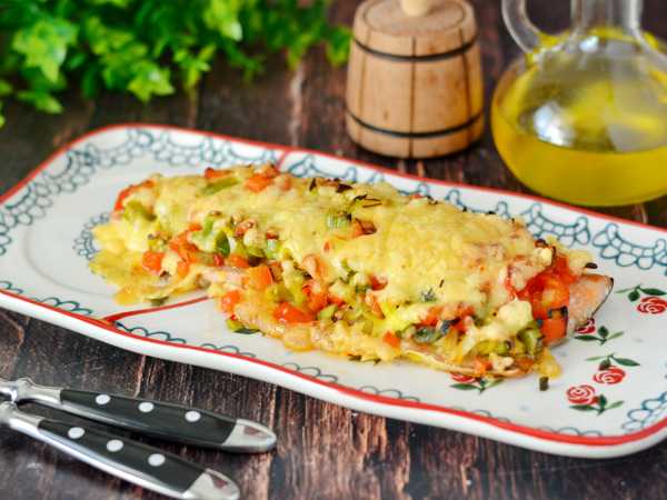 Кета в духовке с сыром и помидорами — рецепт с фото пошагово