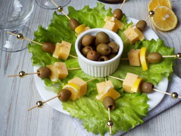 Канапе с сыром и фруктами: новогодний рецепт