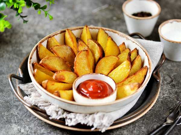 Картошка запеченая с салом и чесноком