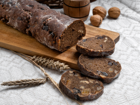 Как приготовить Ржаной хлеб с сухофруктами и орехами на закваске рецепт пошагово