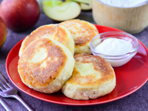 Сырники из творога с яблоками на сковороде — 2 рецепта с фото