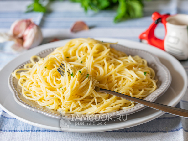 Паста в сливочном соусе с чесноком и помидорами рецепт – Итальянская кухня: Паста и пицца. «Еда»