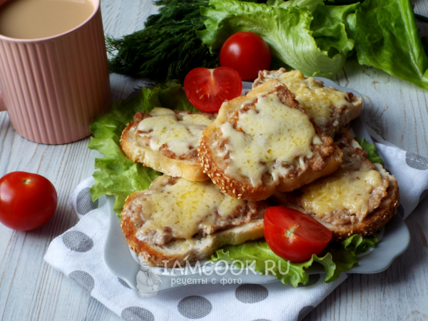 Горячие бутерброды с фаршем в духовке: простой рецепт — Рецепты