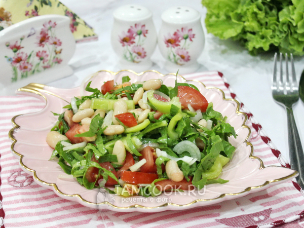 Салат со шпинатом и фасолью, рецепт с фото
