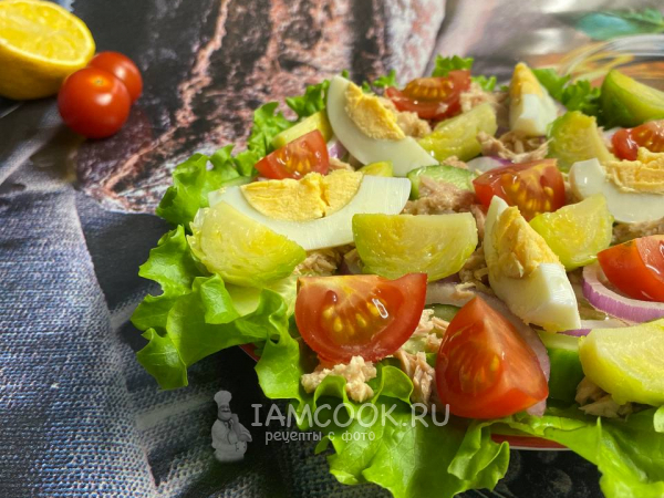 Салат с тунцом, брюссельской капустой и помидорами черри, рецепт с фото