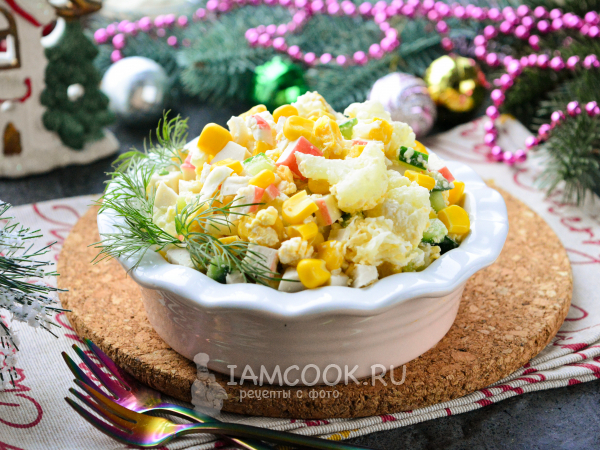 Салат с крабовыми палочками и цветной капустой (праздничный)