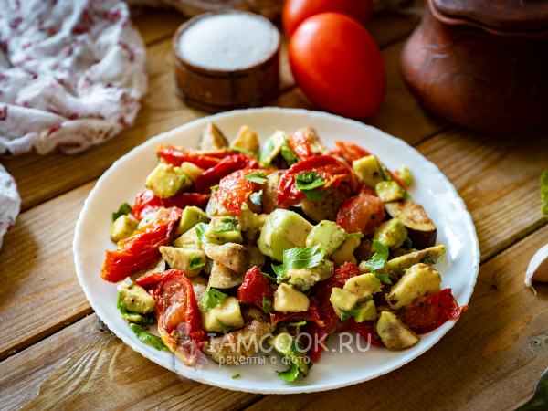 Салат с вялеными помидорами и авокадо, рецепт с фото